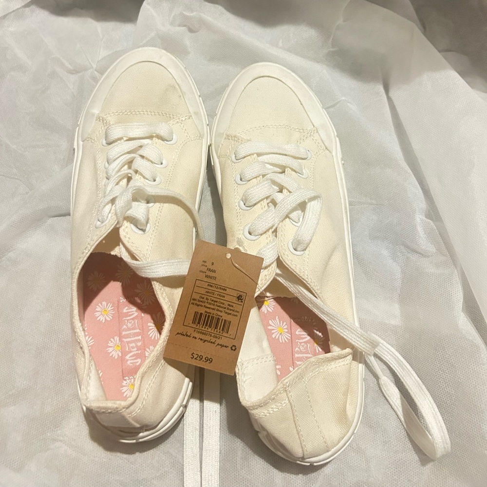 Cute sneakers a little mark but you can wash it off